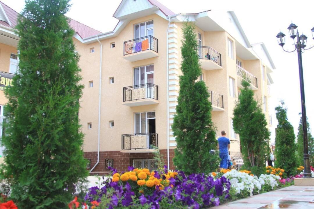 Brandhouse Hotel Bosteri Exterior foto